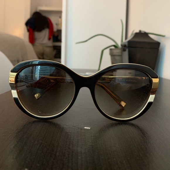 Louis Vuitton Women's Sunglasses W/ Case